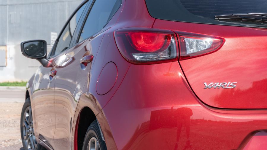 Детали экстерьера Toyota Yaris XLE Hatchback 2019 года  (NA) (фото 11 из 40)